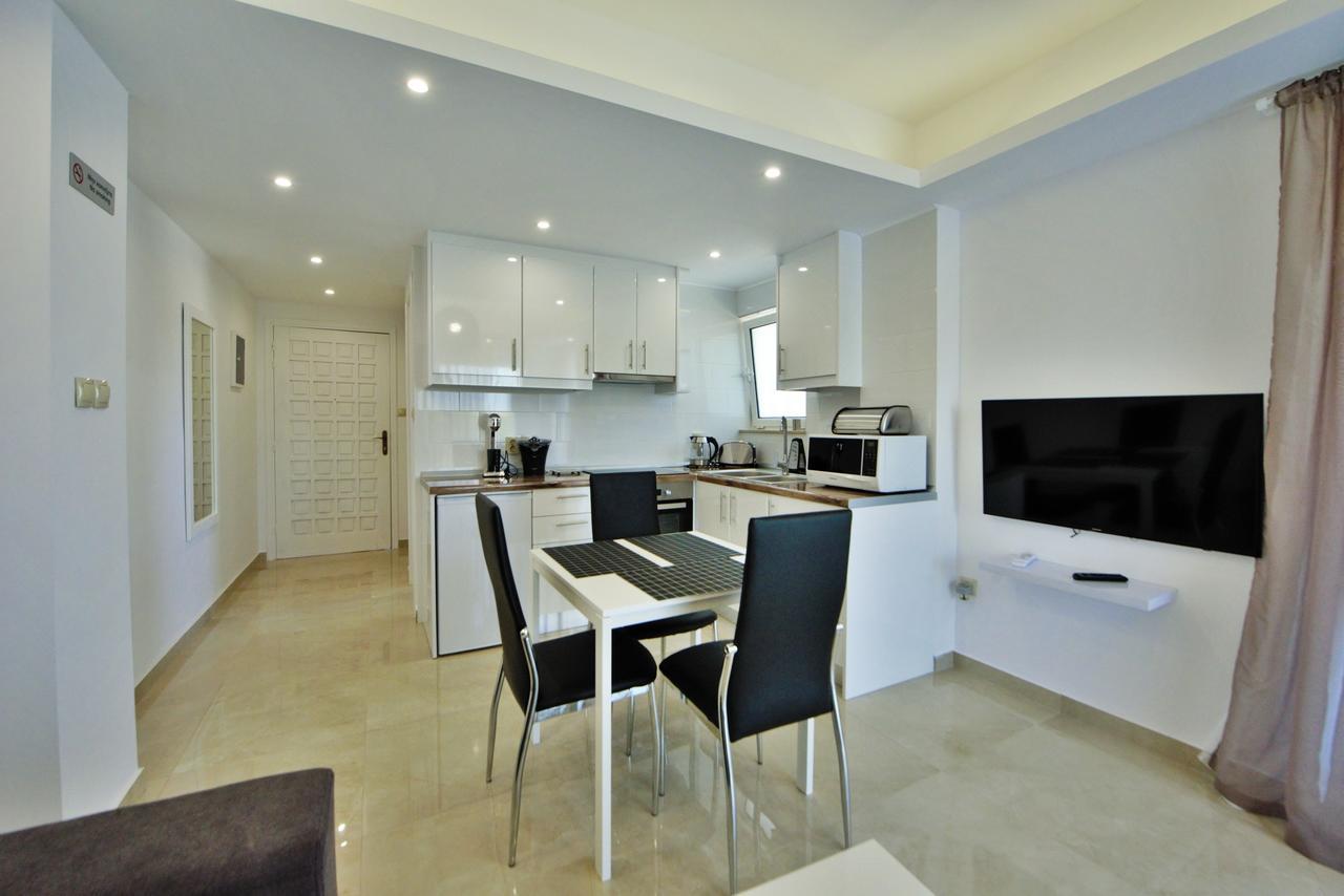 Athena Apartament *